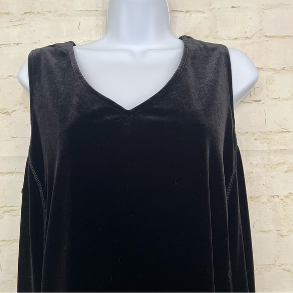 Avenue Black Velour V Neck Sleeveless Stretch Top - Picture 2 of 8
